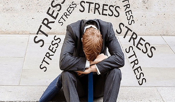 8 dấu hiệu, biểu hiện và triệu chứng của bệnh Stress nặng