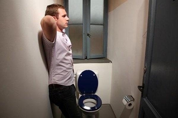 Bệnh tiểu đêm do đâu? Tiểu đêm nhiều có hại không?