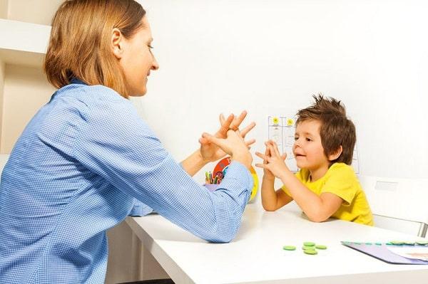 Bệnh tự kỷ có chữa được không - giải đáp từ chuyên gia