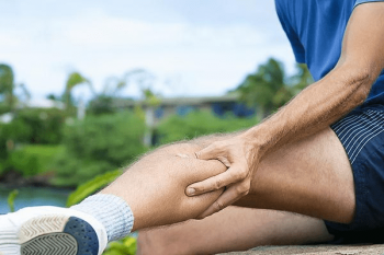 Co giật tay chân là dấu hiệu của bệnh gì? Có nguy hiểm không?