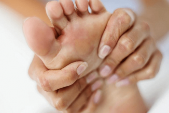 Đau gan bàn chân là dấu hiệu của bệnh gì, cách chữa trị