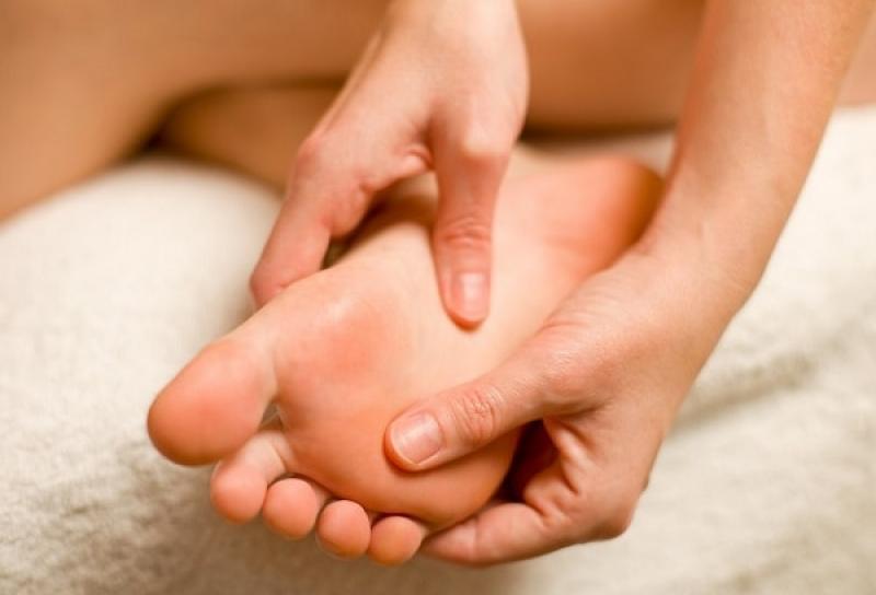7 nguyên nhân thường gây ra triệu chứng tê bàn chân