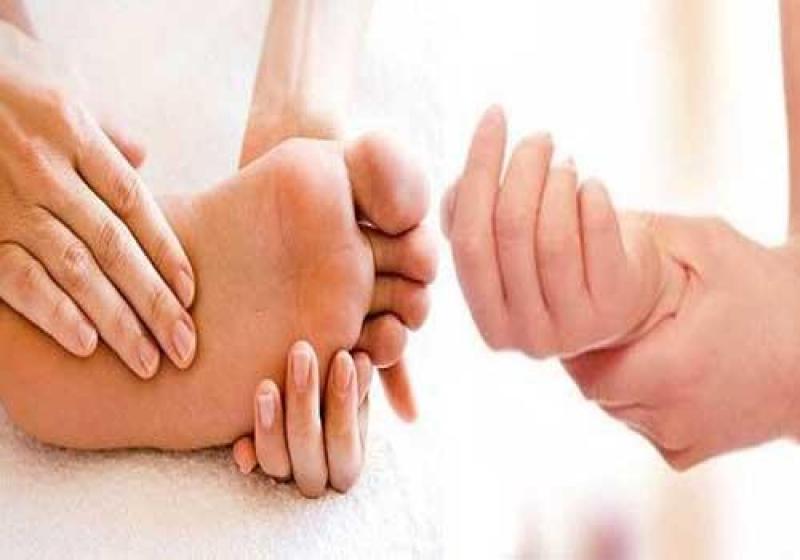 Ai dễ bị tê tay chân