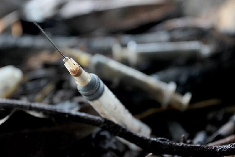 Cần làm gì nếu bị kim tiêm có máu chứa HIV đâm phải