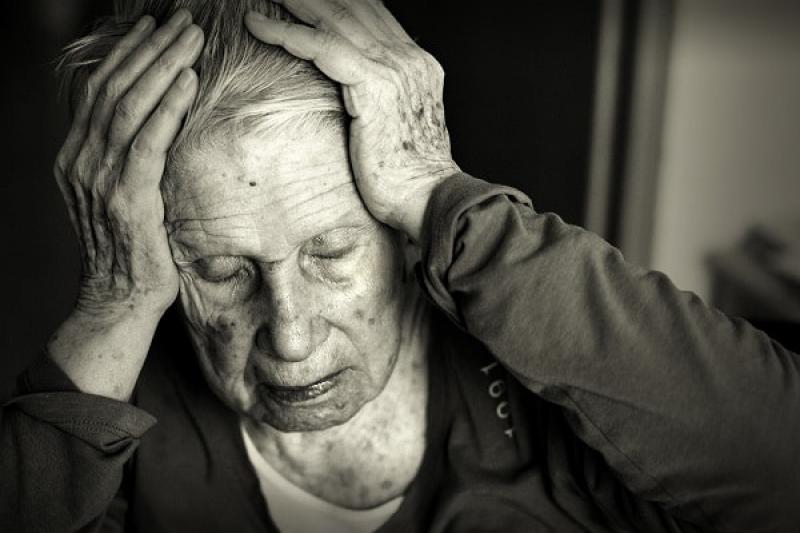 Triệu chứng của hội chứng mất trí nhớ thường xuyên Alzheimer Triệu chứng của hội chứng mất trí nhớ thường xuyên Alzheimer