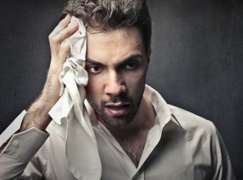 Đổ nhiều mồ hôi là biểu hiện của bệnh gì?