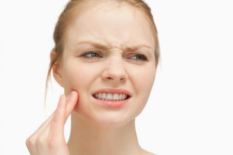 Các bác sĩ điều trị chứng co giật cơ mặt như thế nào?