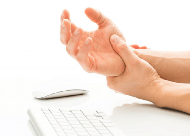Chia sẻ của bác sĩ về triệu chứng tê bàn tay