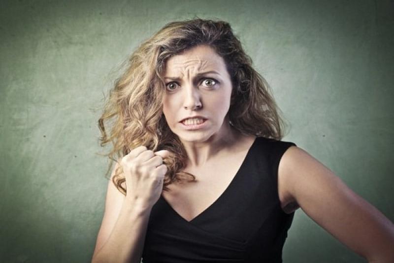 Phân biệt bệnh hoang tưởng với hiện tượng ngáo đá