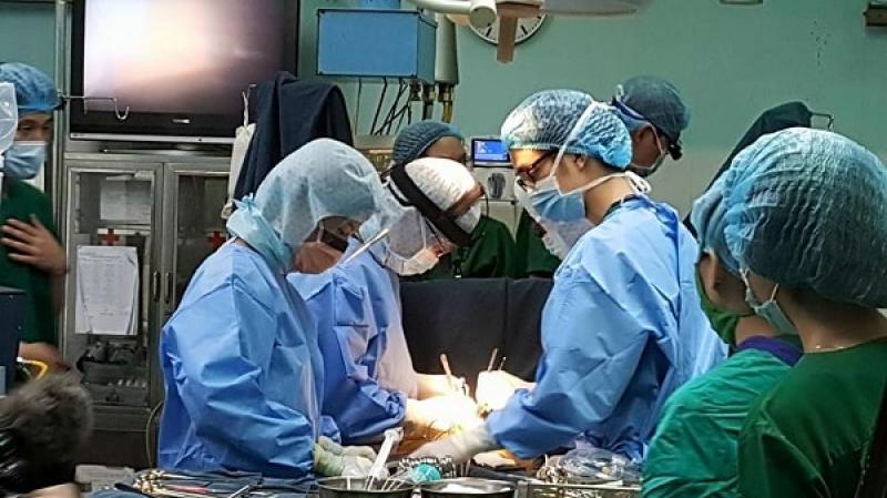 Phẫu thuật bắc cầu nối động mạch chủ ngực - động mạch đùi Phẫu thuật bắc cầu nối động mạch chủ ngực - động mạch đùi