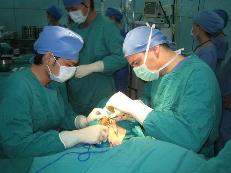 Phẫu thuật điều trị bệnh teo cơ có nguy hiểm không? Phẫu thuật điều trị bệnh teo cơ có nguy hiểm không?