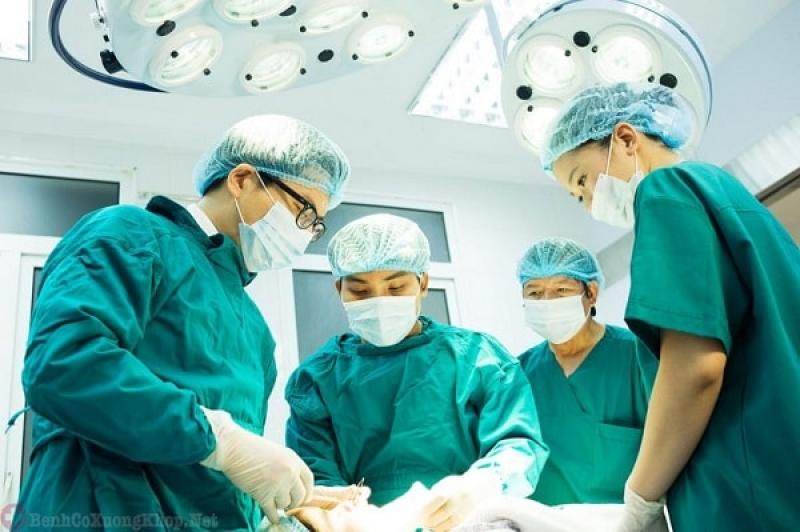Phương pháp phẫu thuật mổ bướu cổ nội soi và mổ thường