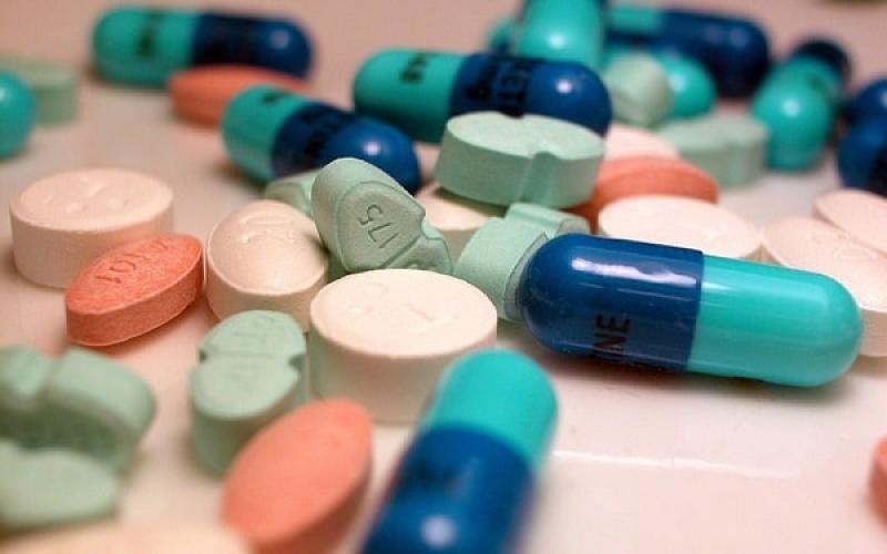 Tác dụng của các loại thuốc điều trị HIV và những điều cần lưu ý