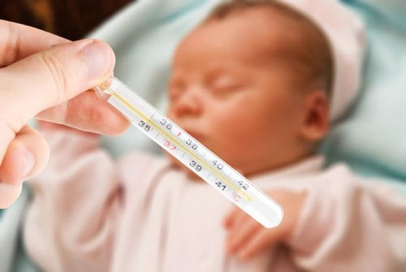 Trẻ bị sốt thì nên chữa trị và chăm sóc ra sao?