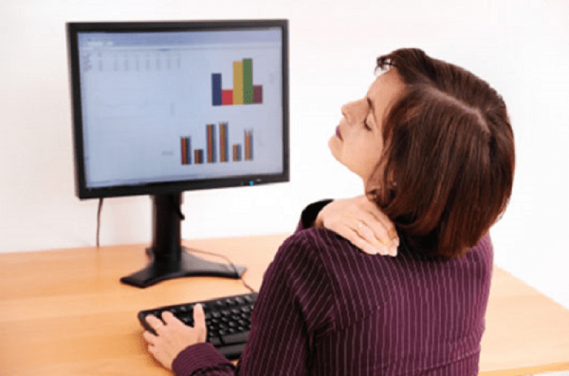 Triệu chứng tê mỏi vai gáy kéo dài, nguyên nhân và cách chữa trị