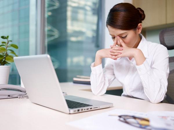 Co giật mí mắt là triệu chứng của bệnh gì?