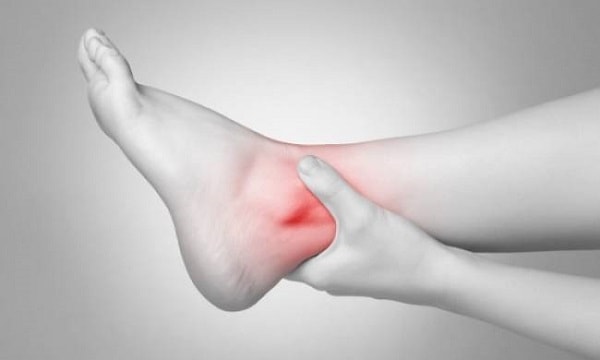 Nguyên nhân gây đau cổ chân là gì?
