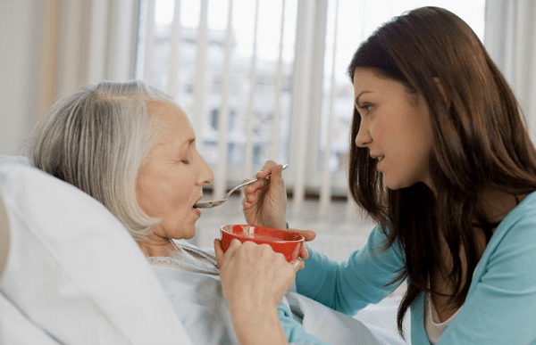 Những lưu ý khi chăm sóc cho bệnh nhân Alzheimer