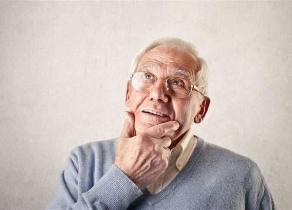 Suy giảm trí nhớ là những dấu hiệu và triệu chứng đầu tiên của bệnh alzheimer