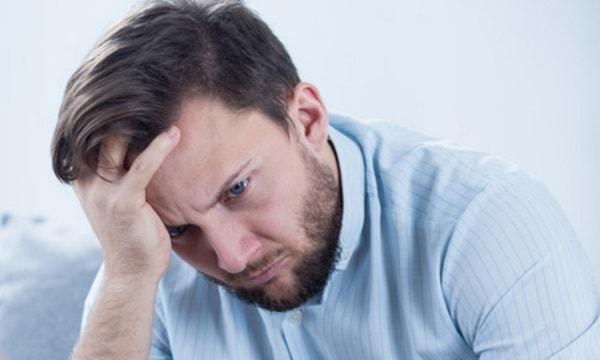 Stress có thể gây ra các triệu chứng cơ thể như đau đầu, mệt mỏi