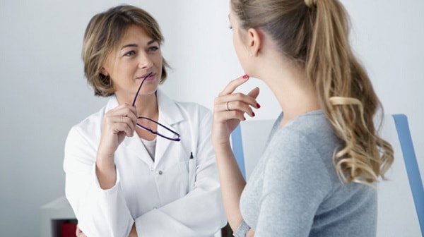 Điều trị bệnh viêm da tiết bã với bác sĩ da liễu