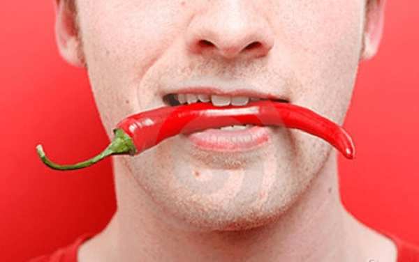 Người bị loét miệng nên hạn chế đồ cay nóng