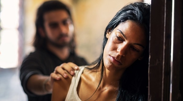 Dấu hiệu và triệu chứng của chứng sợ cam kết