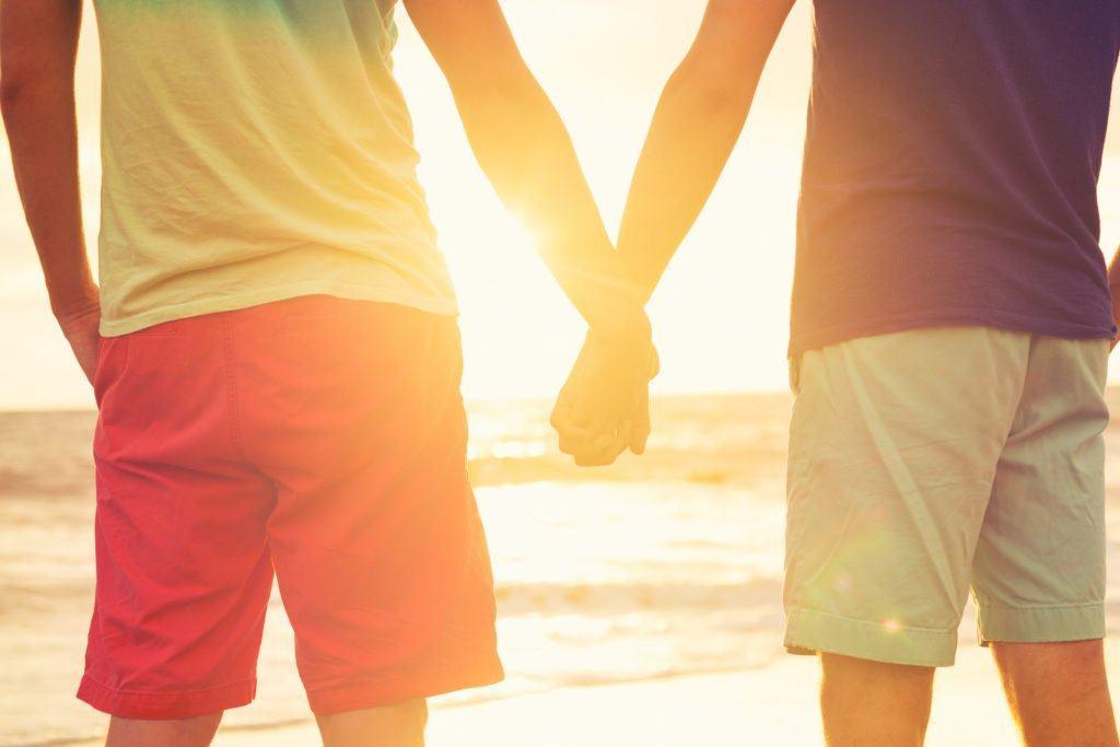 Quan hệ đồng tính có dễ bị nhiễm HIV không? Cách phòng ngừa tốt nhất là gì?
