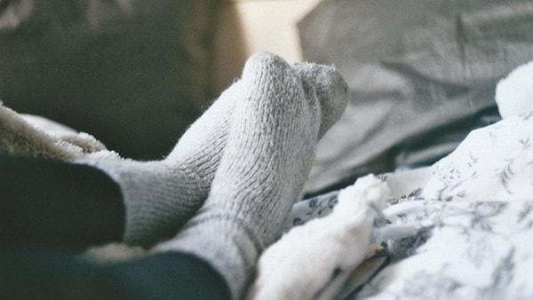 Run tay chân khi ngủ là bệnh gì? Nguyên nhân và cách điều trị