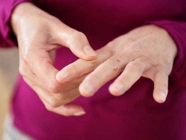 Tê đầu ngón tay là dấu hiệu của bệnh gì?