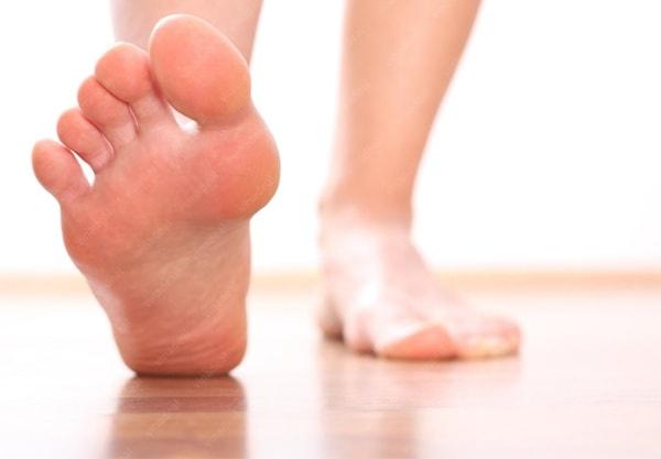 Thường xuyên bị đau bàn chân là bệnh gì?