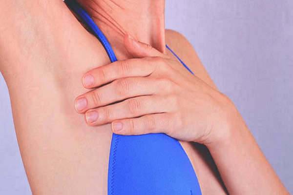 Các biến chứng có thể xảy ra khi không được điều trị đau ngực gần nách trái?