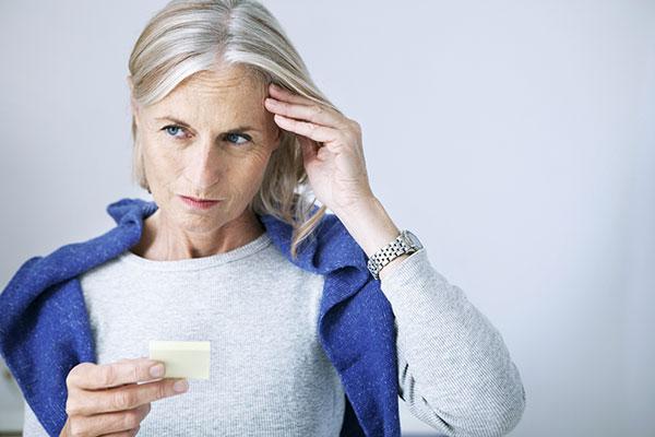 Triệu chứng mất trí nhớ, nguyên nhân và cách chữa trị